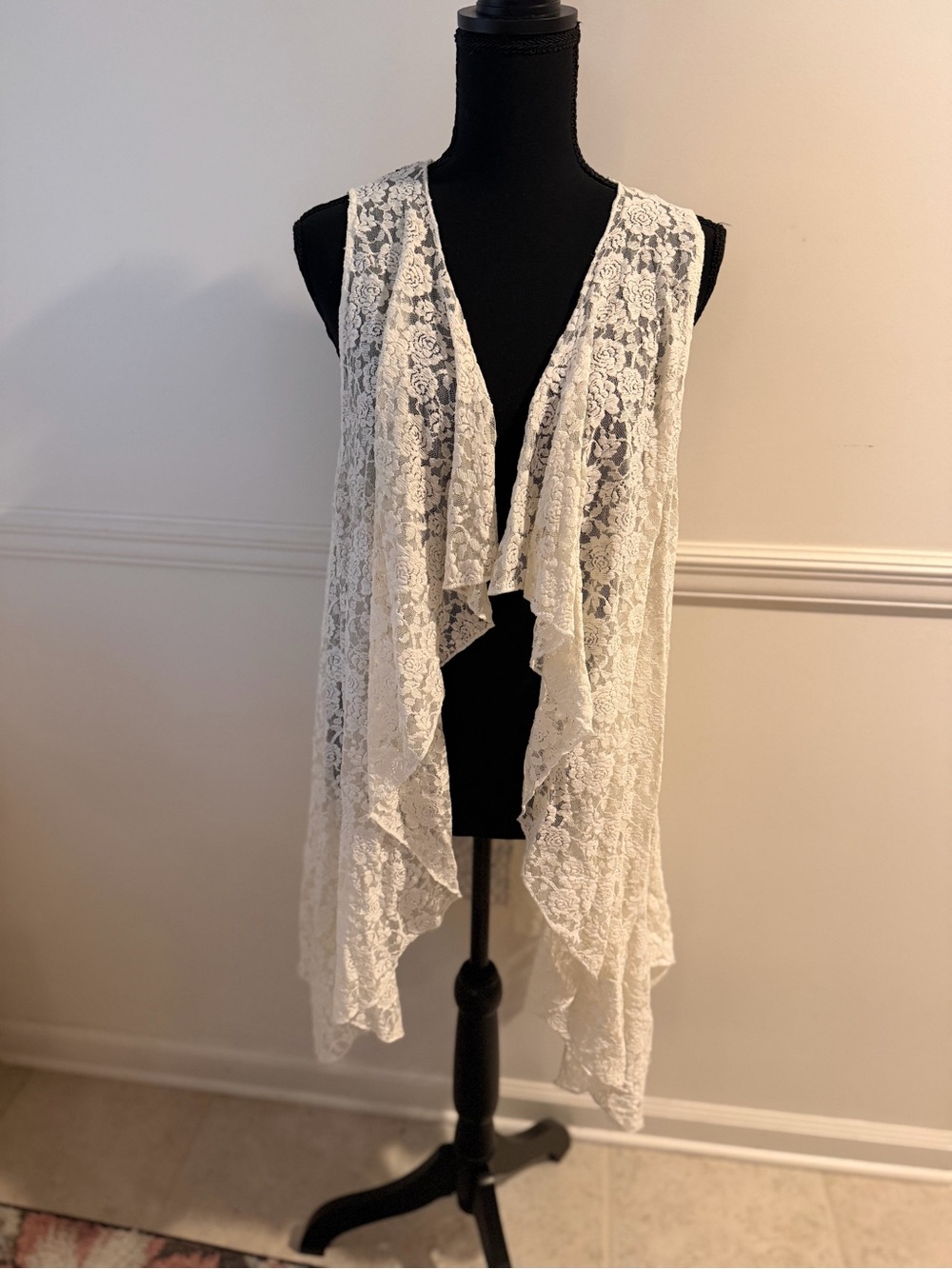 PAISLEY VINE Lace Vest